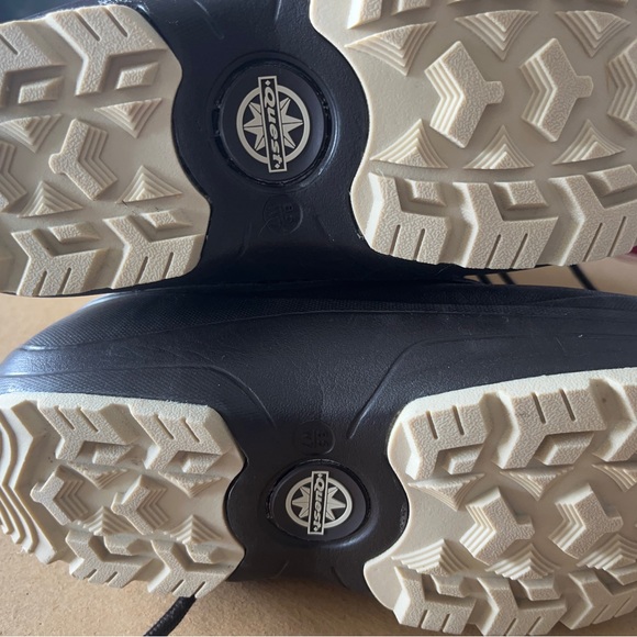 COPY - Quest Woman’s Winter Boots Size 7 - Picture 5 of 6